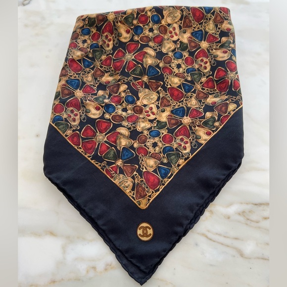 CHANEL SILK SQUARE SCARF 16.75” X 16.75” NWOTS! - Picture 14 of 17